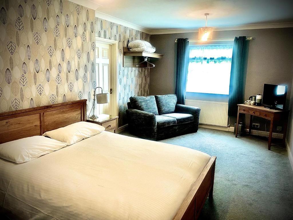 Woodcote Hotel Hooton ภายนอก รูปภาพ