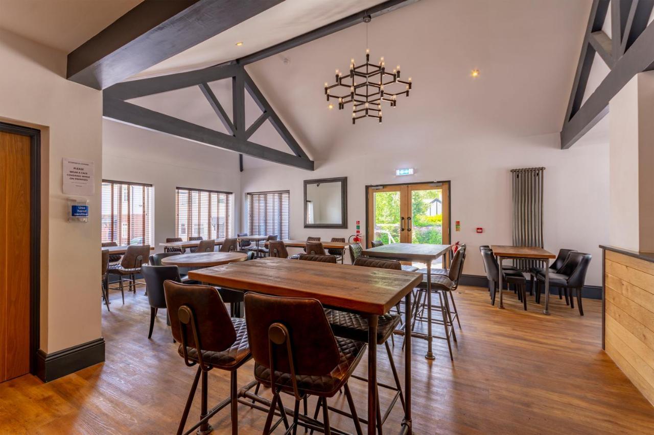 Woodcote Hotel Hooton ภายนอก รูปภาพ