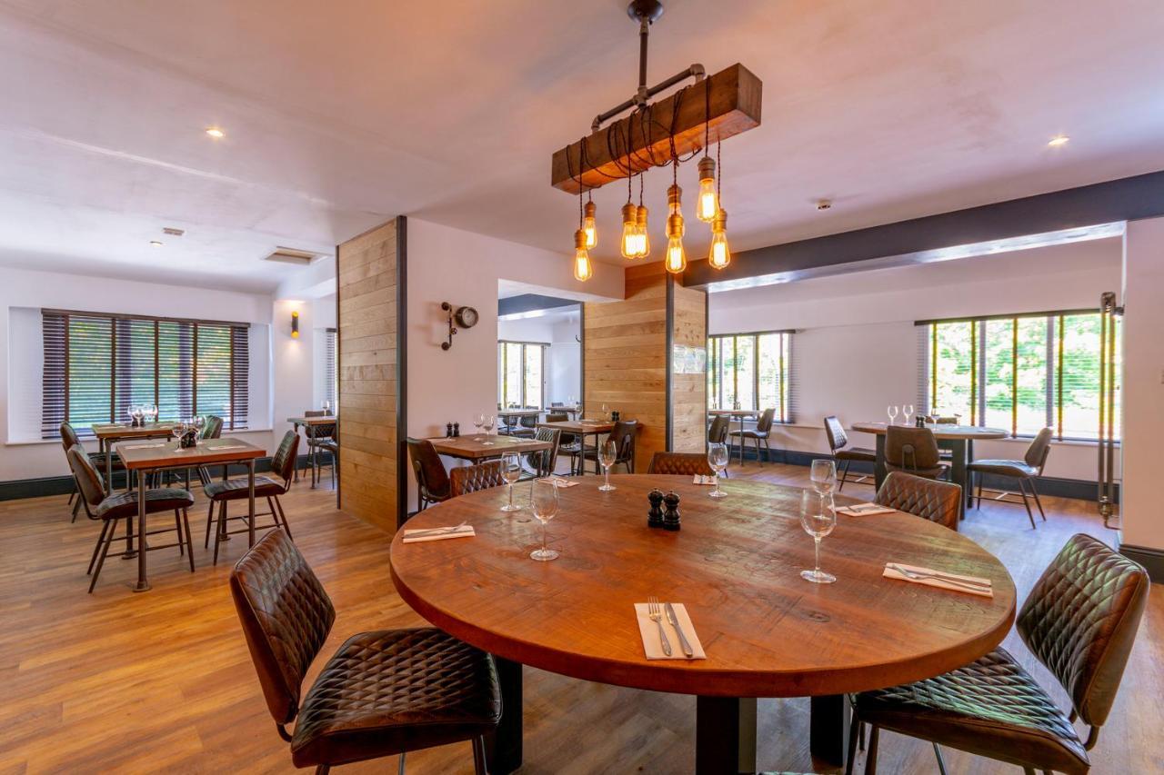 Woodcote Hotel Hooton ภายนอก รูปภาพ