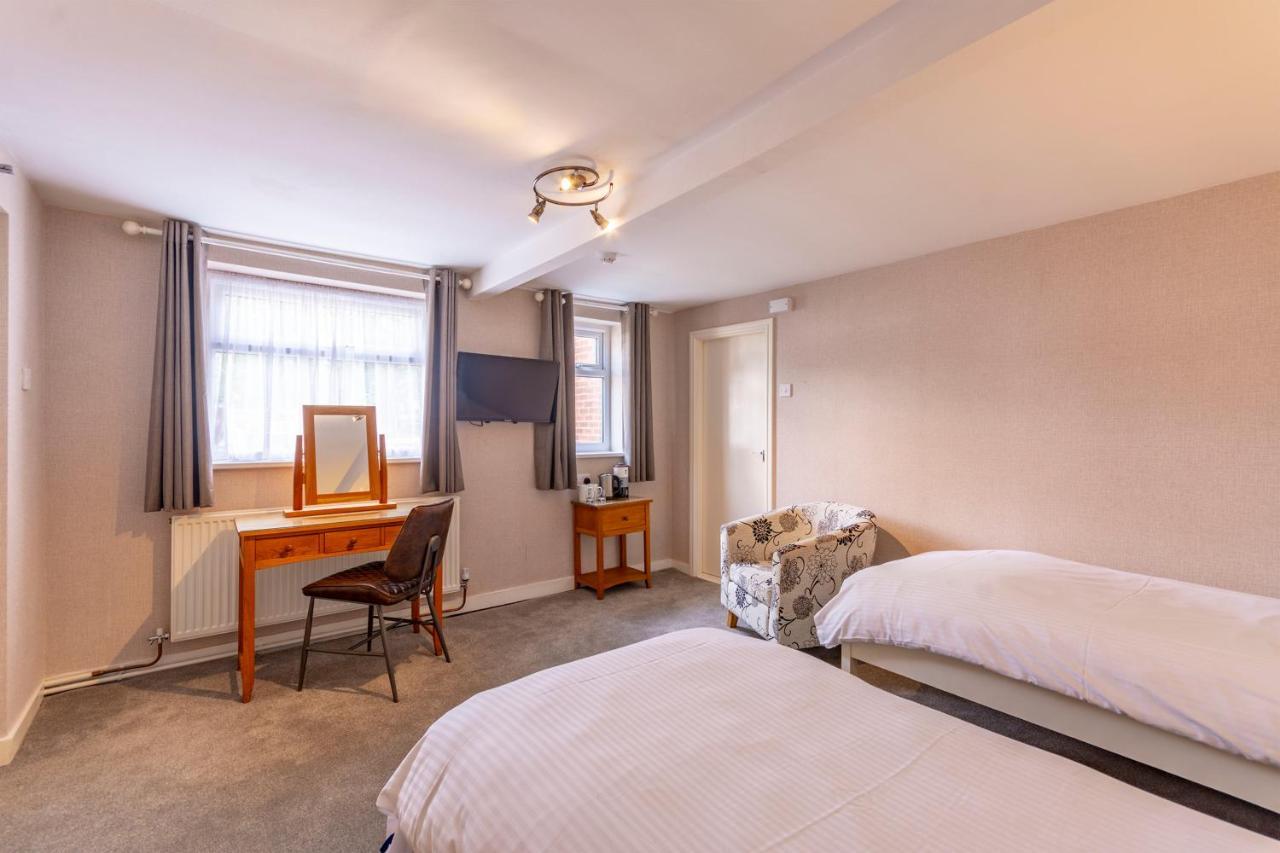 Woodcote Hotel Hooton ภายนอก รูปภาพ