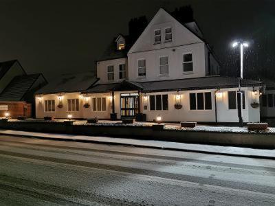 Woodcote Hotel Hooton ภายนอก รูปภาพ